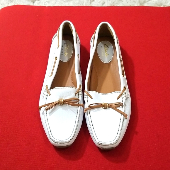 Clarks Shoes - Clarks White Leather Moccasins with Tan Bow Accents